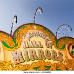 amazing-hall-of-mirrors-fairground-carousel-gold-fairground-carousel-axnwdx