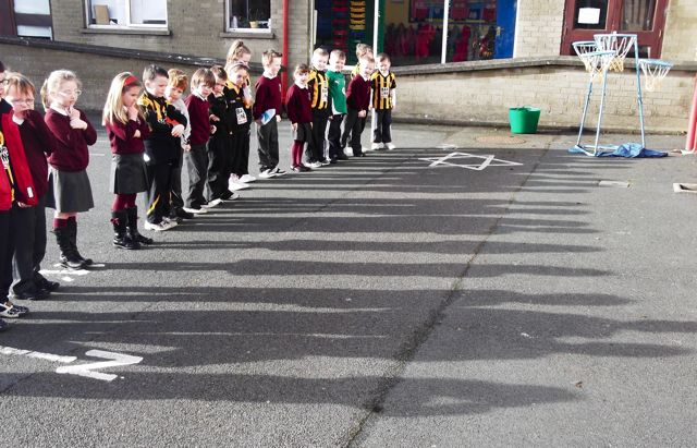 Look at how Mrs Carolan and the children lined up to see their shadows..... 