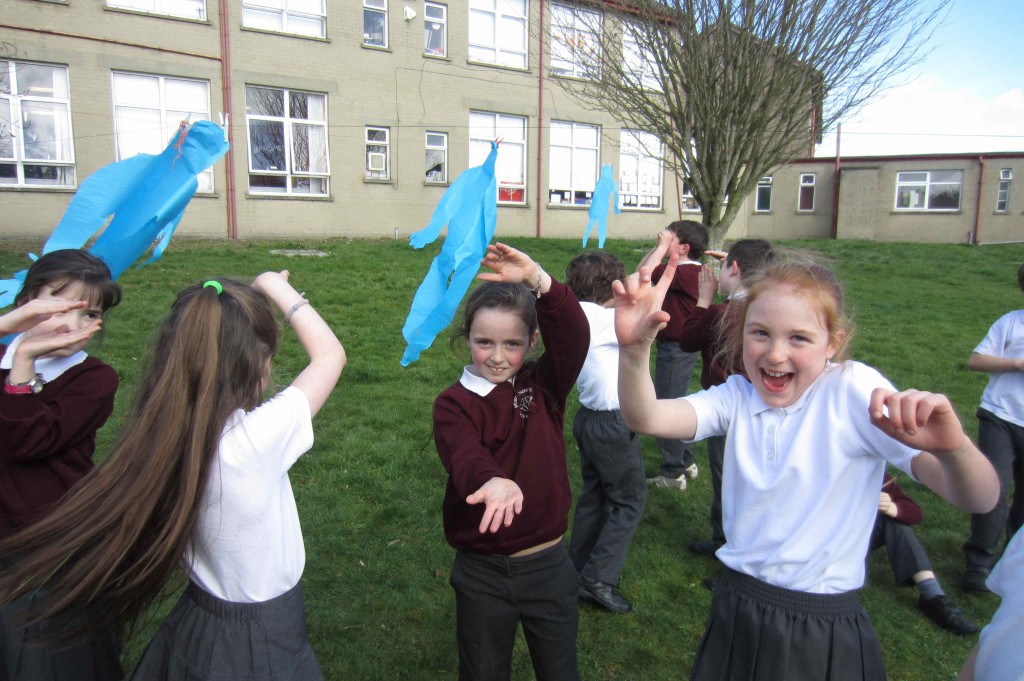 Using our eyes and hands to 'eye up'..... the floaty blue shapes are this big........